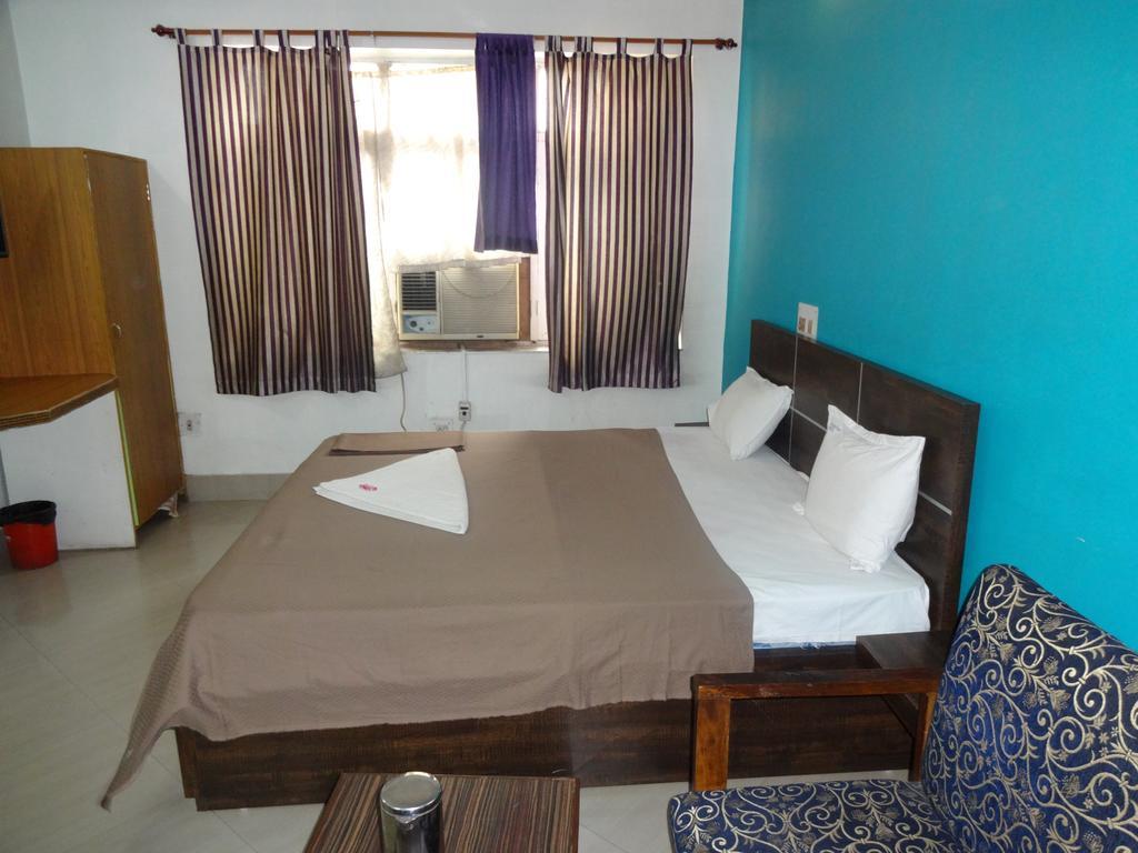 Ajatsatru Hotel Gaya Exteriör bild