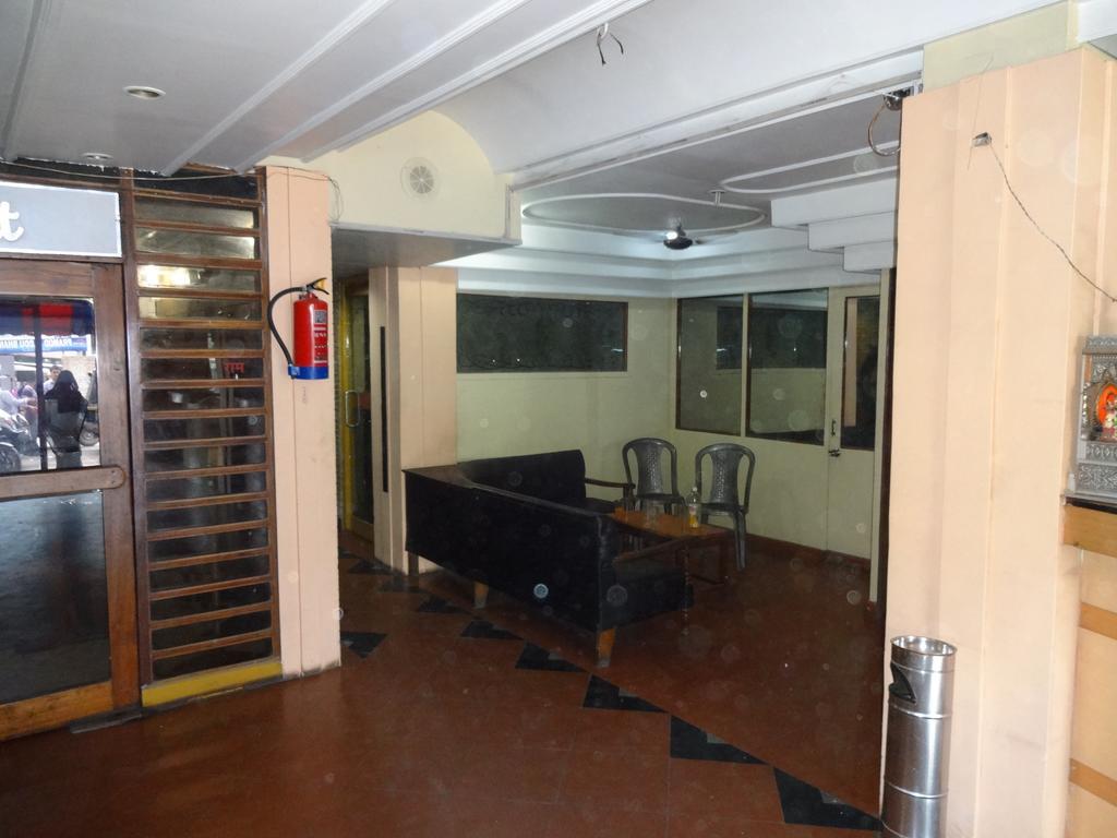 Ajatsatru Hotel Gaya Exteriör bild