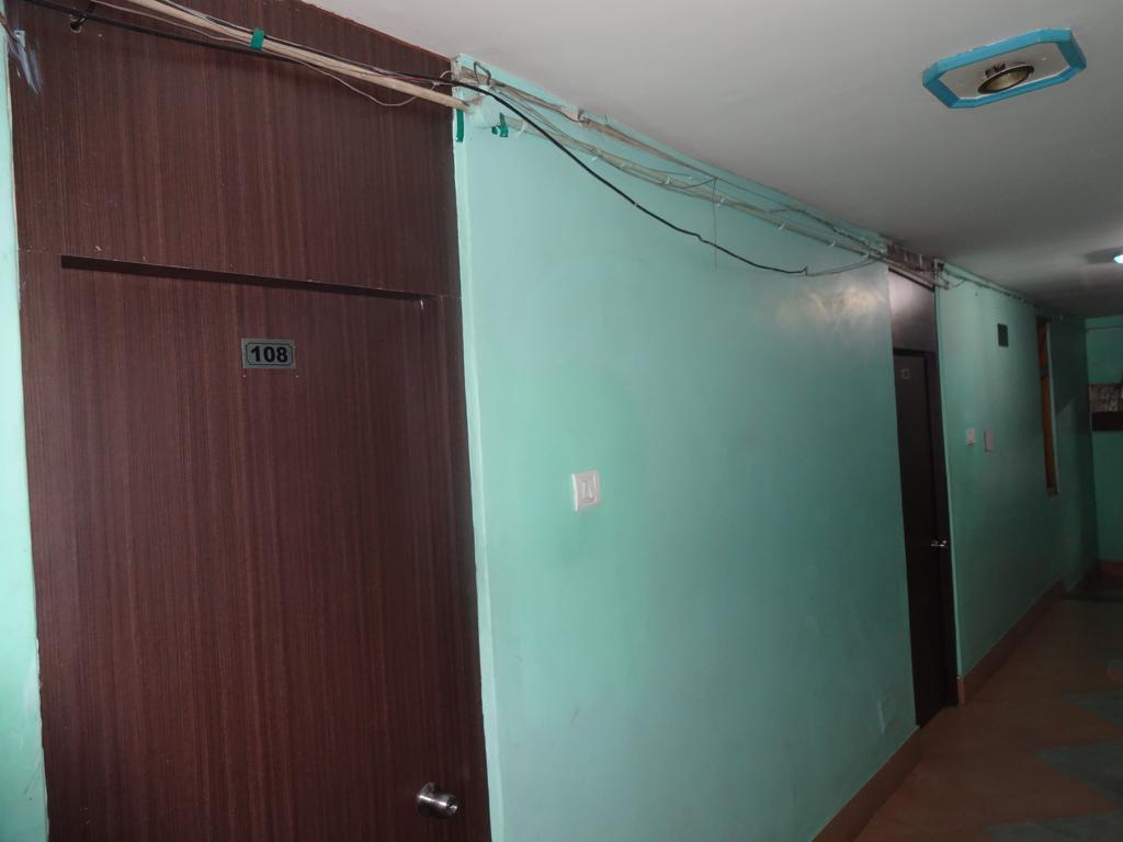 Ajatsatru Hotel Gaya Exteriör bild